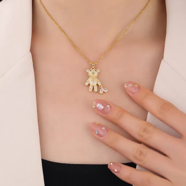Gold_Heart_Pulling_Bear_Pendants_For_Women